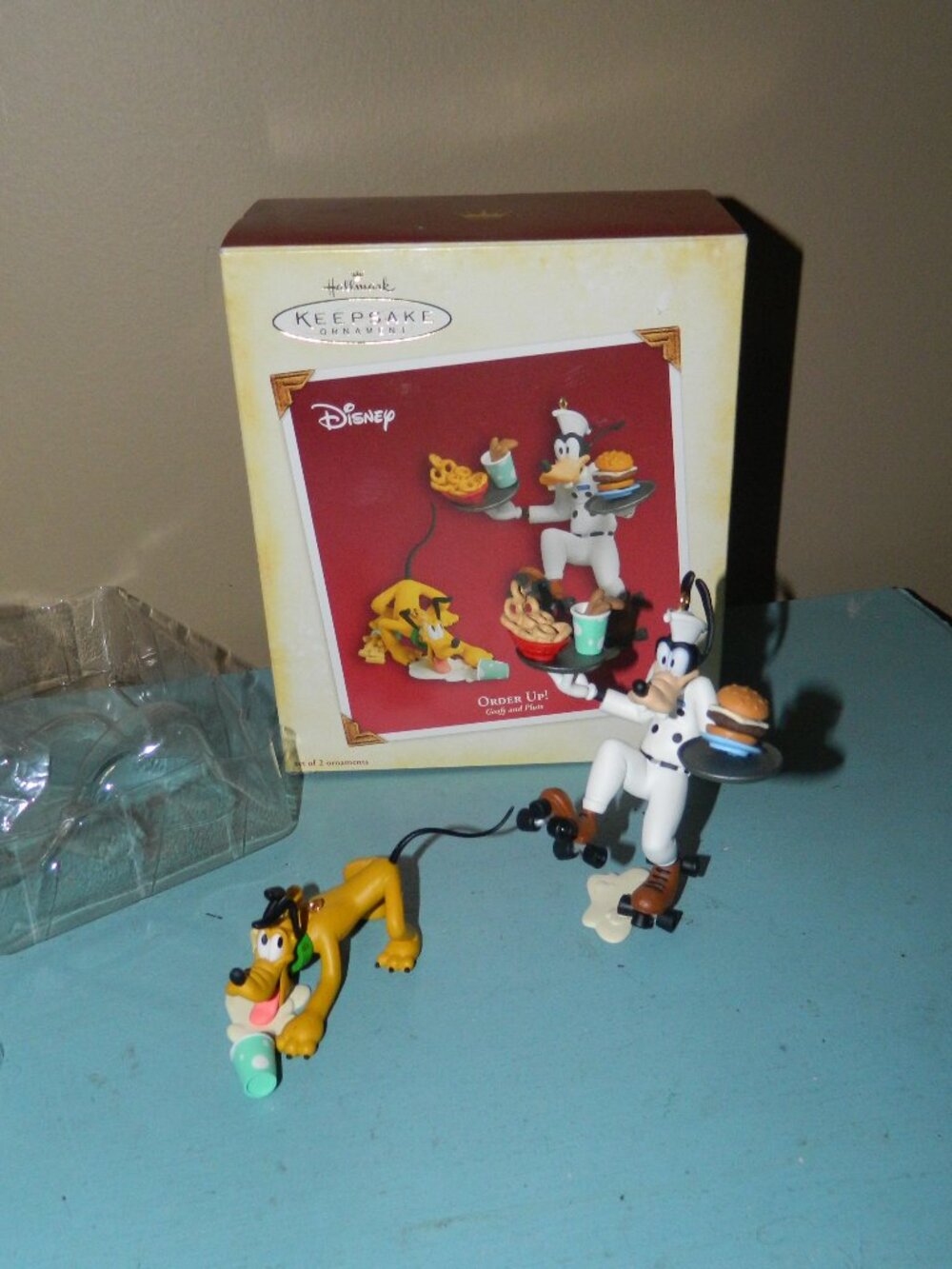 Hallmark Keepsake Ornament- Disney "Order Up!" Goofy And Pluto Diner - 2005